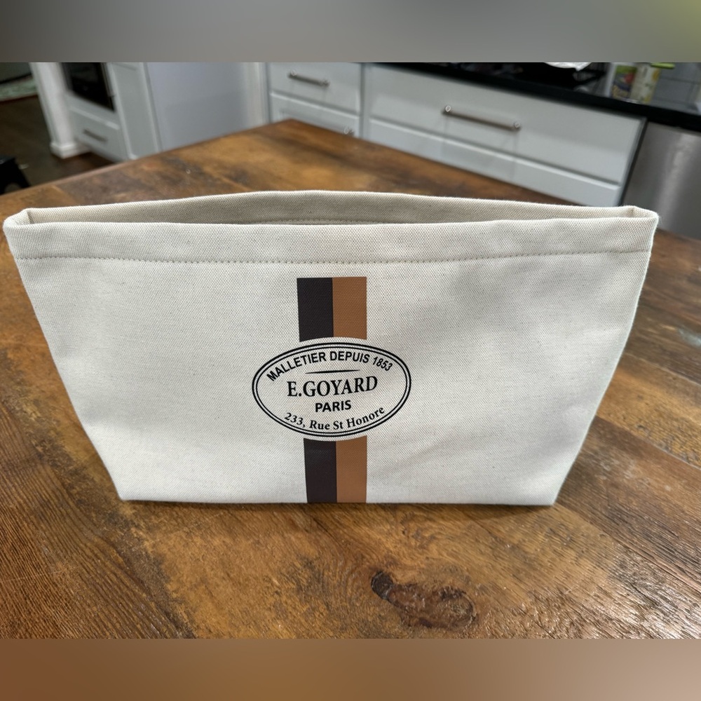 GOYARD 
Canvas Necessaire Organizer Pouch Off White